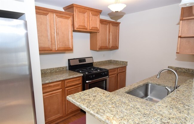 Building Photo - 1/2 Duplex,Residential Rental - ELBURN, IL