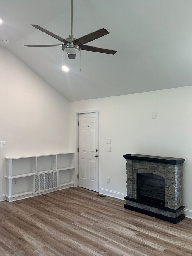 Foto del edificio - Powell 37849 - Completely Renovated, 2 bedroom, 1 bath Rancher - Contact Kenna Stephens (865) 604...
