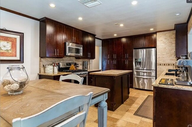 Foto del edificio - 283 N Highland St