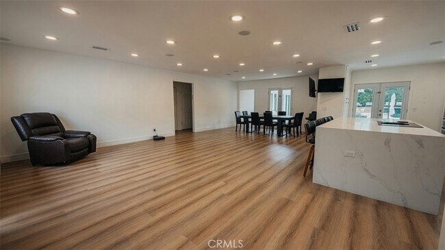 Foto del edificio - 5855 Shirley Ave