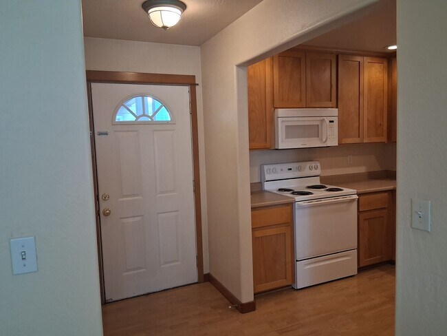 Foto del edificio - Comfortable 2-Bedroom Apartment in Desirab...