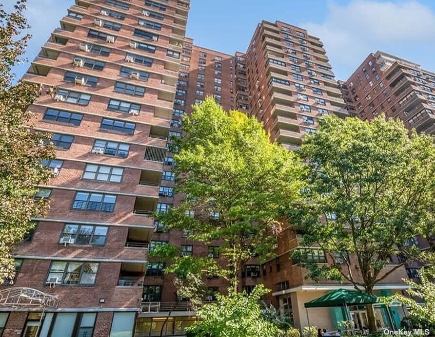 Foto principal - 387 Grand St