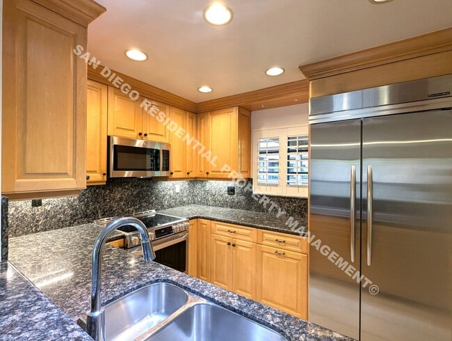 Building Photo - 8850 Villa La Jolla Dr