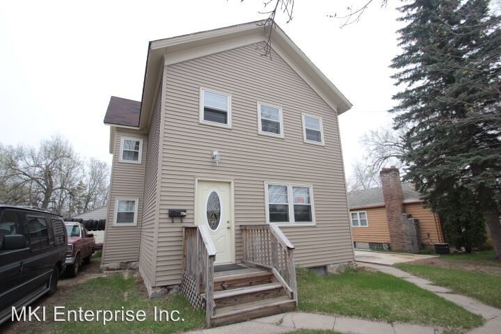Primary Photo - 706 5th St S
