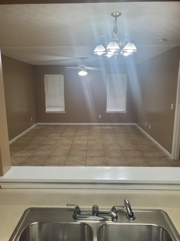 Foto del edificio - 6227 Dorsett Shoals Rd
