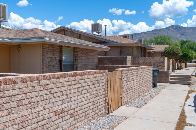 Los Arcos y Starlight Court - Los Arcos and Starlight Court