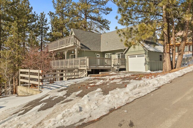 Building Photo - Lake-View 4BR Cabin with Dual Decks in Faw...