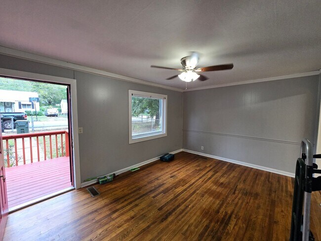 Foto del edificio - 2 bed 1 bath home!