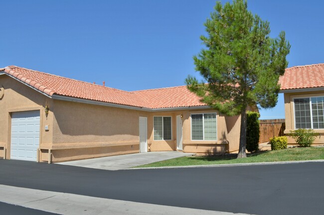 Building Photo - Desert Breeze Apartments