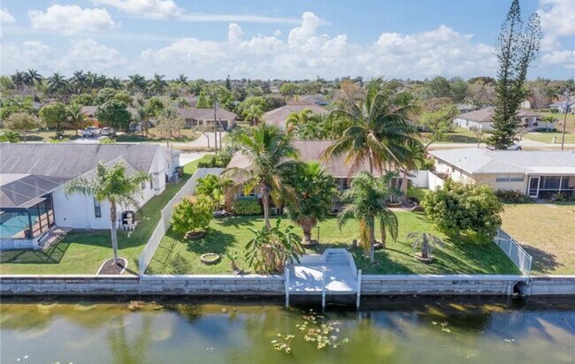 Foto del edificio - Luxury Living by the Canal!