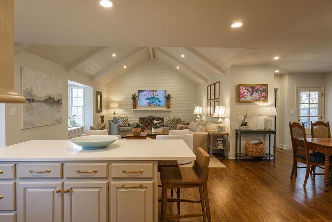 Foto del edificio - 3719 S Woodland Dr