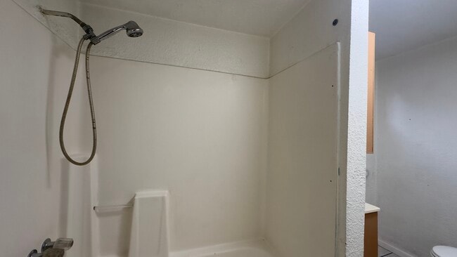 Building Photo - 1387 E 49th St