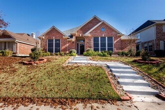 Building Photo - 3324 Fallbrook Dr