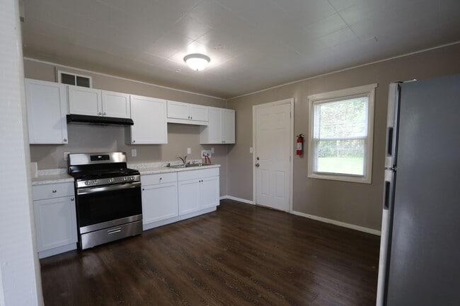 Foto del edificio - 2406-2406 Flint Hills Dr