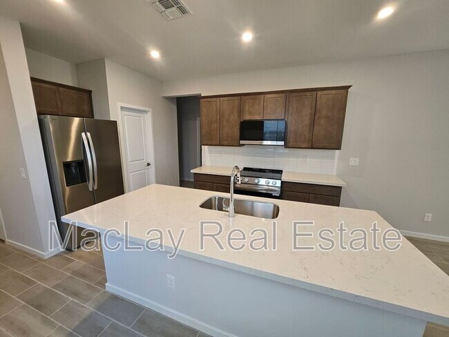 Foto del edificio - 33723 Blackwell Dr