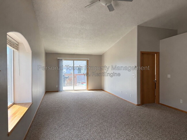 Building Photo - 4260 39th Ave S