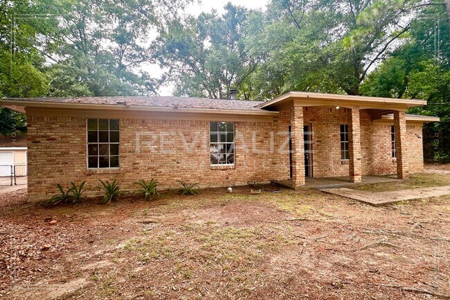 Building Photo - $0 Deposit! 3 Bedroom/1 Bathroom Home in M...
