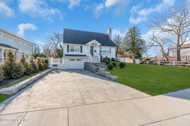 Building Photo - 723 Pitney Dr