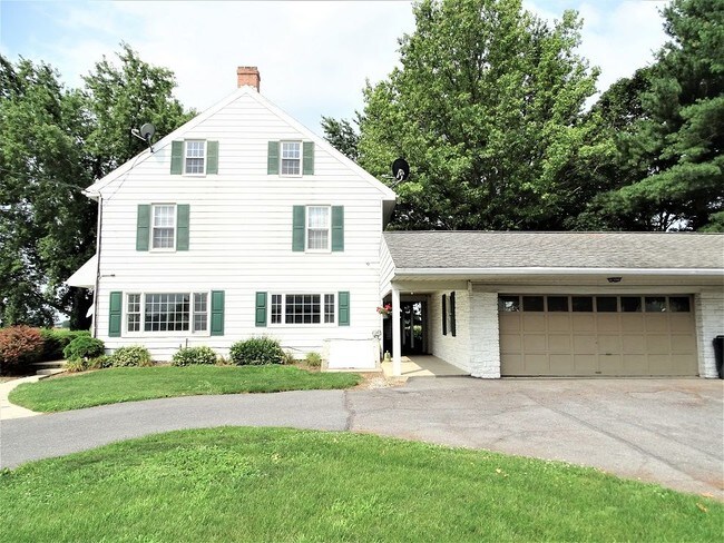 Building Photo - 488 S Colebrook Rd