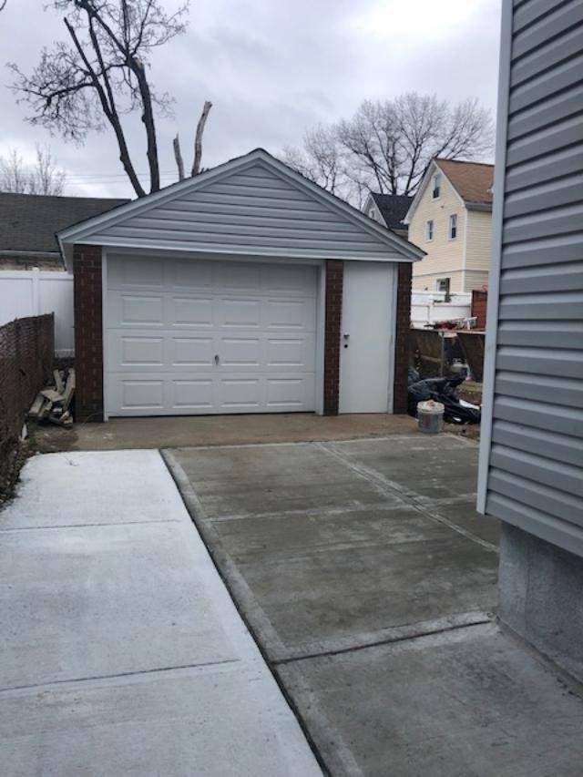 Building Photo - 109-17 Pinegrove St