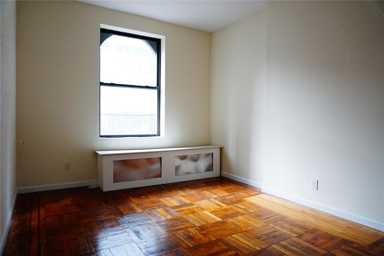 Primary Photo - 327 W 42nd St