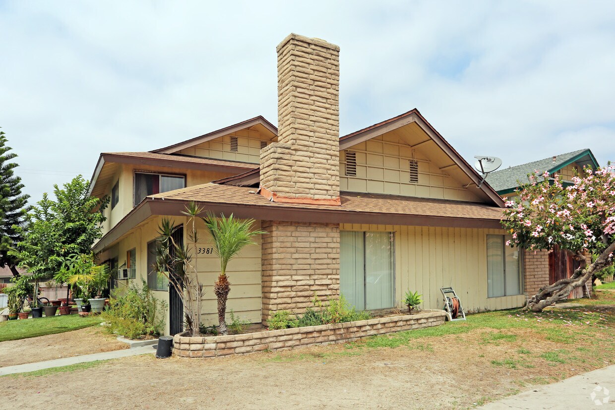 Building Photo - 13381 Palm St