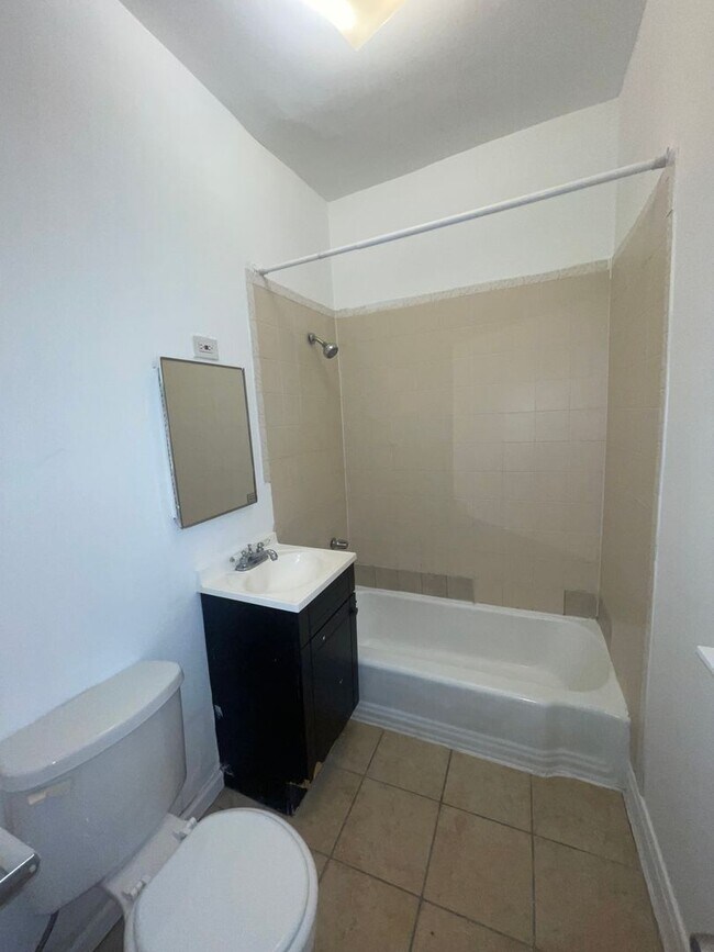 Building Photo - 2206 S Marshall Blvd