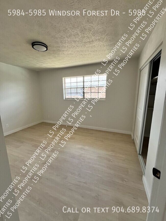 Foto del edificio - 5984-5985 Windsor Forest Dr-5985