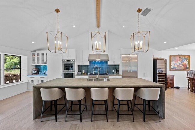 Building Photo - 8307 Spring Valley Dr