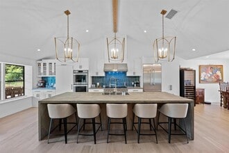 Building Photo - 8307 Spring Valley Dr