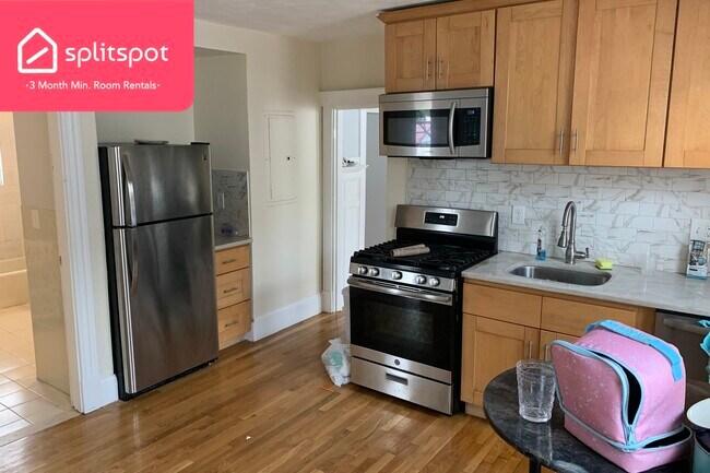 Foto del edificio - Private room in 4 bedroom Boston Apartment...
