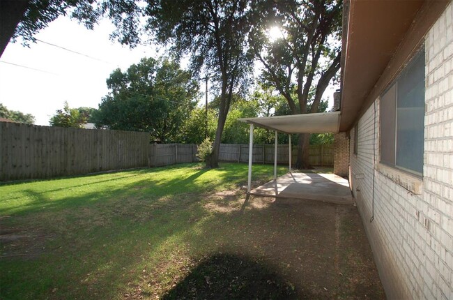 Building Photo - 1804 Mulberry Dr
