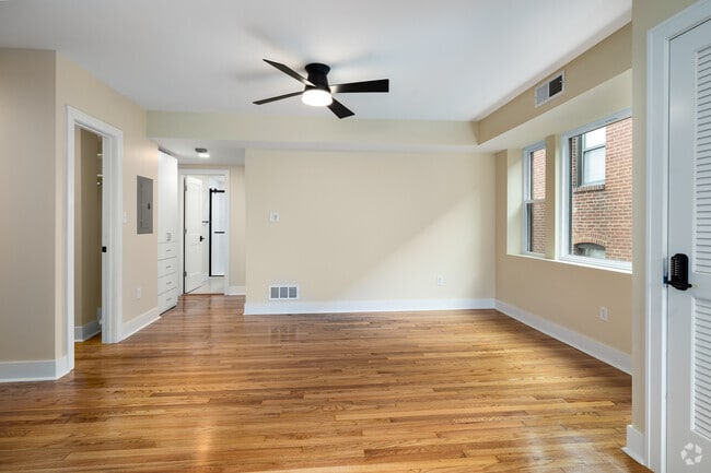 1BR, 1BA - 640SF - 6252 Southwood Ave.