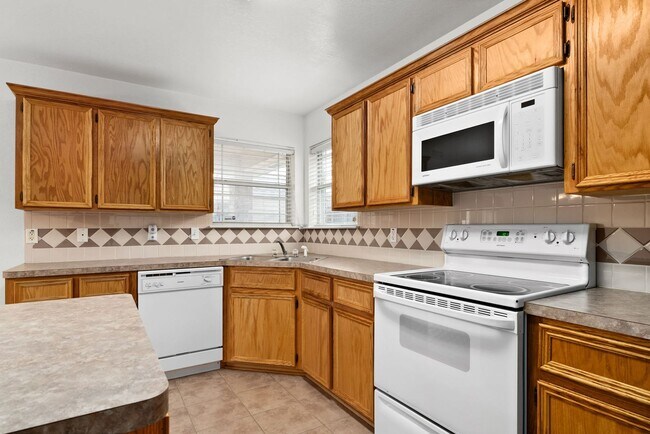 Foto del edificio - Spacious 4 bedroom home