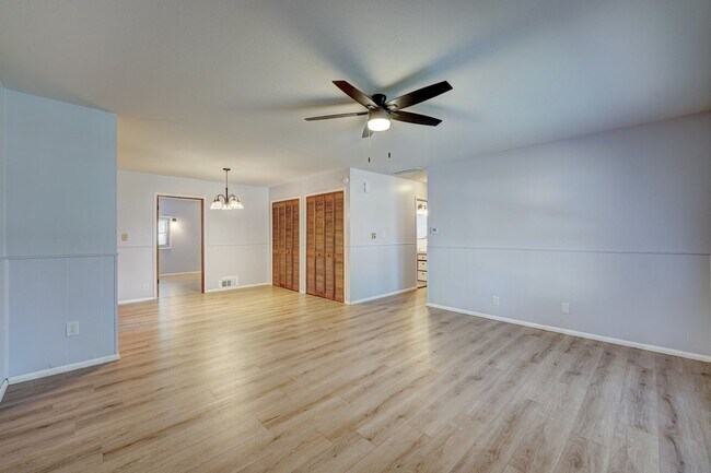 Building Photo - 440 Elmhurst