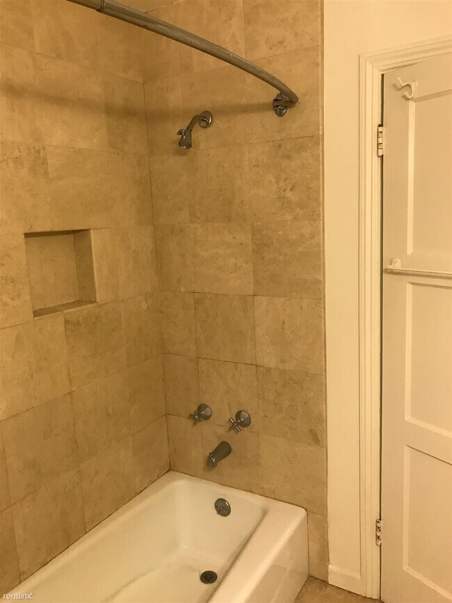Building Photo - 1 br, 1 bath Apartment - 216 Anita Rd Apt 4