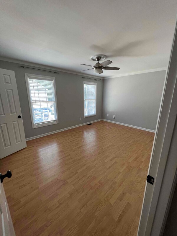 Building Photo - 402 Maple Grove Ct