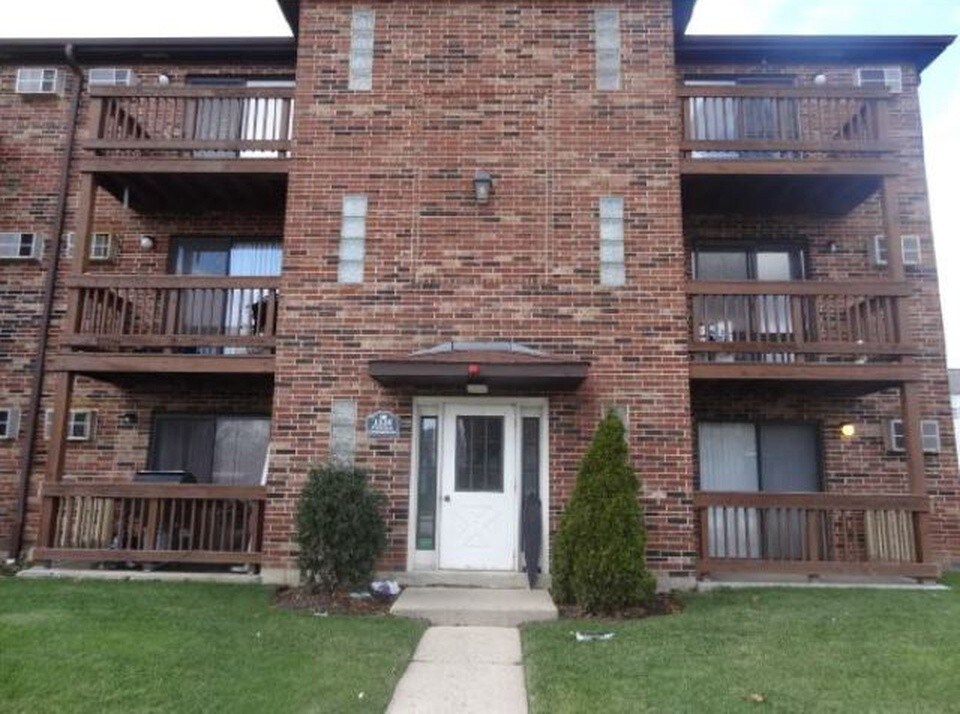 Front of building - 1120 Cedar St