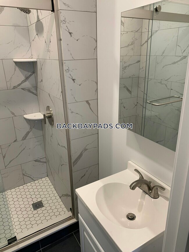 Foto del edificio - 223 Newbury St