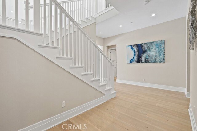 Building Photo - 149 Roscomare