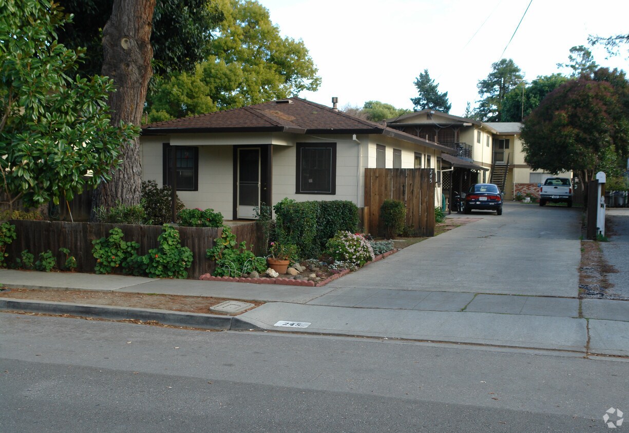 Primary Photo - 245 Chiquita Ave