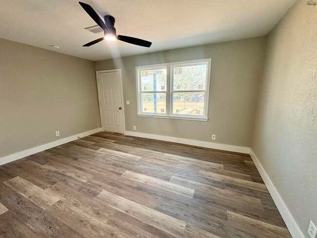 Building Photo - 305 S Louisiana Ct
