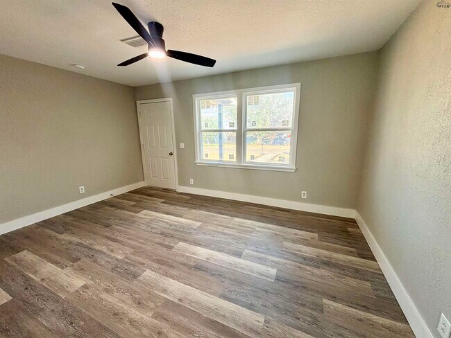 Foto del edificio - 305 S Louisiana Ct