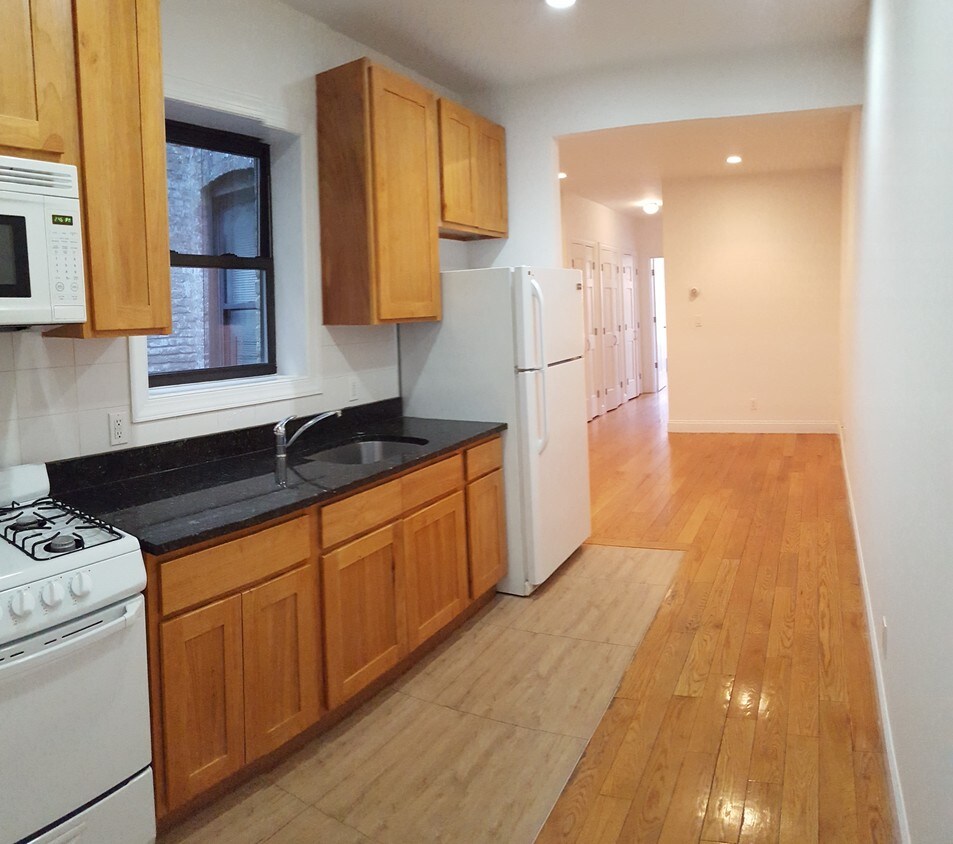 Primary Photo - 1313 Halsey St