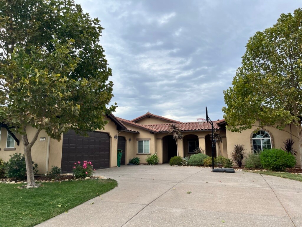 Foto principal - 575 Oak Ridge Rd