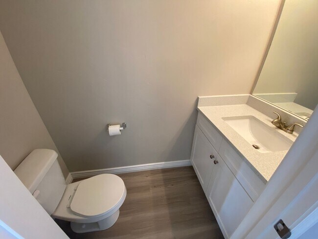 Foto del edificio - Fabulous Salem Townhome!!