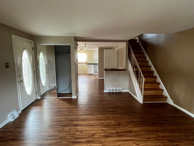 Building Photo - 124 Meadow Ln