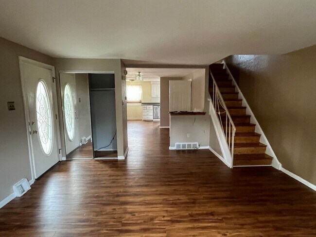 Foto del edificio - 124 Meadow Ln