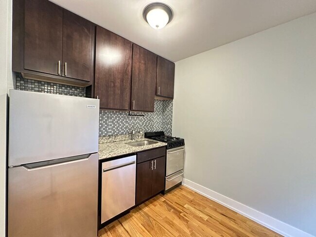 Foto del edificio - 816 W Cornelia Ave