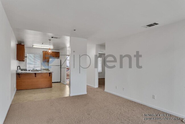 Foto del edificio - 325 Vaqueros Ave